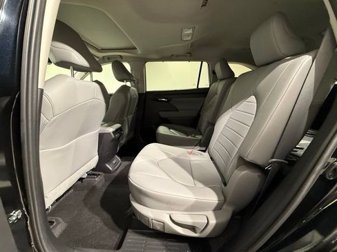 Used 2023 Toyota Highlander XLE image 20