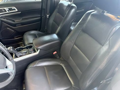 Used 2015 Ford Explorer XLT w/ Equipment Group 202B AWD/4WD image 10