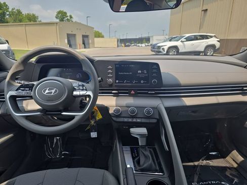 New 2026 Hyundai Elantra SE FWD image 15