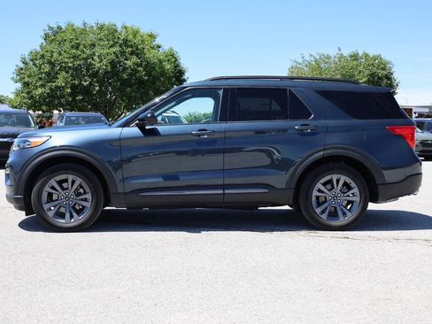 Used 2022 Ford Explorer XLT w/ Equipment Group 202A AWD/4WD image 8