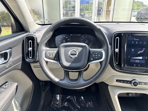 Used 2020 Volvo XC40 T5 Momentum w/ Protection Package Premier AWD/4WD image 16