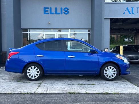 Used 2016 Nissan Versa SV FWD image 2