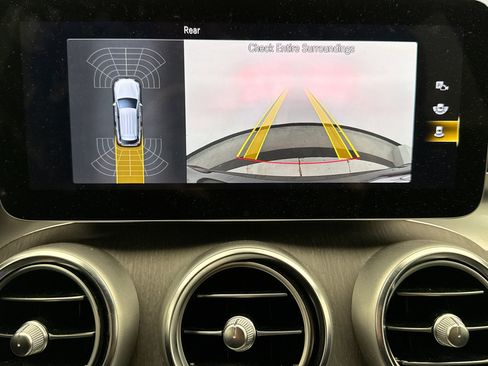Used 2022 Mercedes-Benz GLC 300 4MATIC image 11