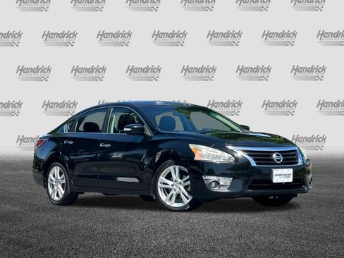 Used 2015 Nissan Altima 3.5 SL FWD image 2