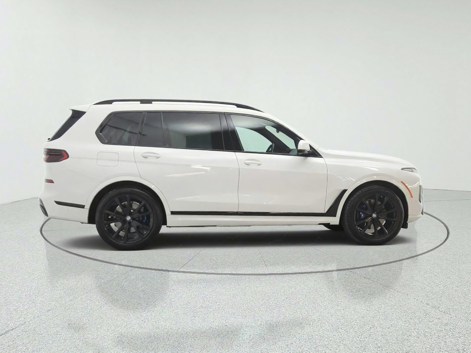 Used 2025 BMW X7 xDrive40i w/ M Sport Package AWD/4WD image 4
