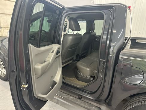 Used 2013 Nissan Frontier SL image 30