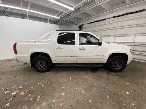 Used 2012 Chevrolet Avalanche LTZ image 7