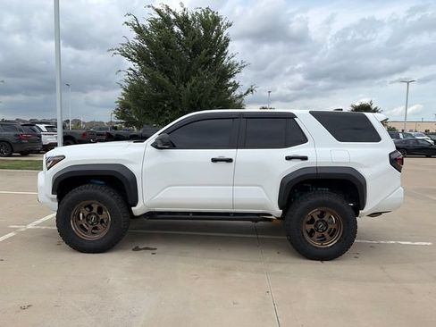 Used 2025 Toyota 4Runner SR5 AWD/4WD image 6