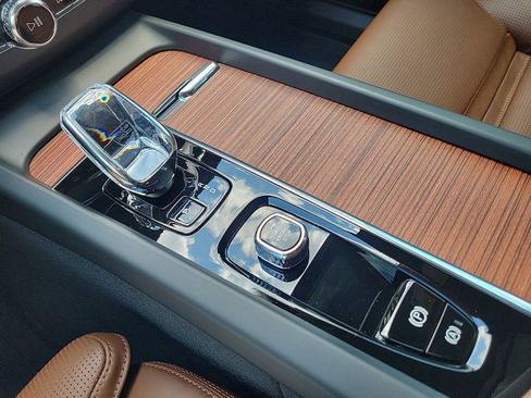 New 2024 Volvo XC60 B5 Ultimate w/ Protection Package Premier image 17