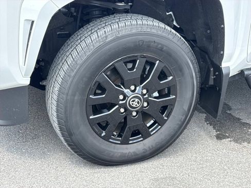 Used 2025 Toyota Tacoma SR5 AWD/4WD image 7