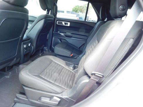 Used 2020 Ford Explorer XLT AWD/4WD image 30