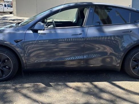 Used 2023 Tesla Model Y Long Range AWD/4WD image 13