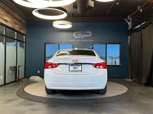 Used 2019 Chevrolet Impala LT FWD image 4