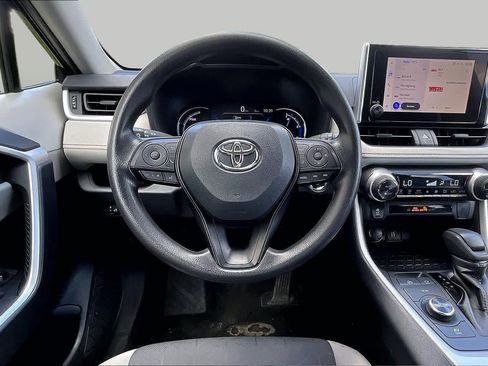 Used 2025 Toyota RAV4 XLE AWD/4WD image 6