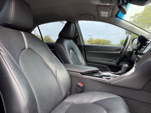 Used 2018 Toyota Camry XSE image 13