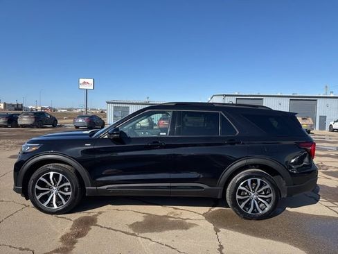 Used 2025 Ford Explorer ST-Line image 4