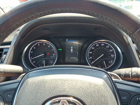 Used 2018 Toyota Camry SE w/ Convenience Package FWD image 19