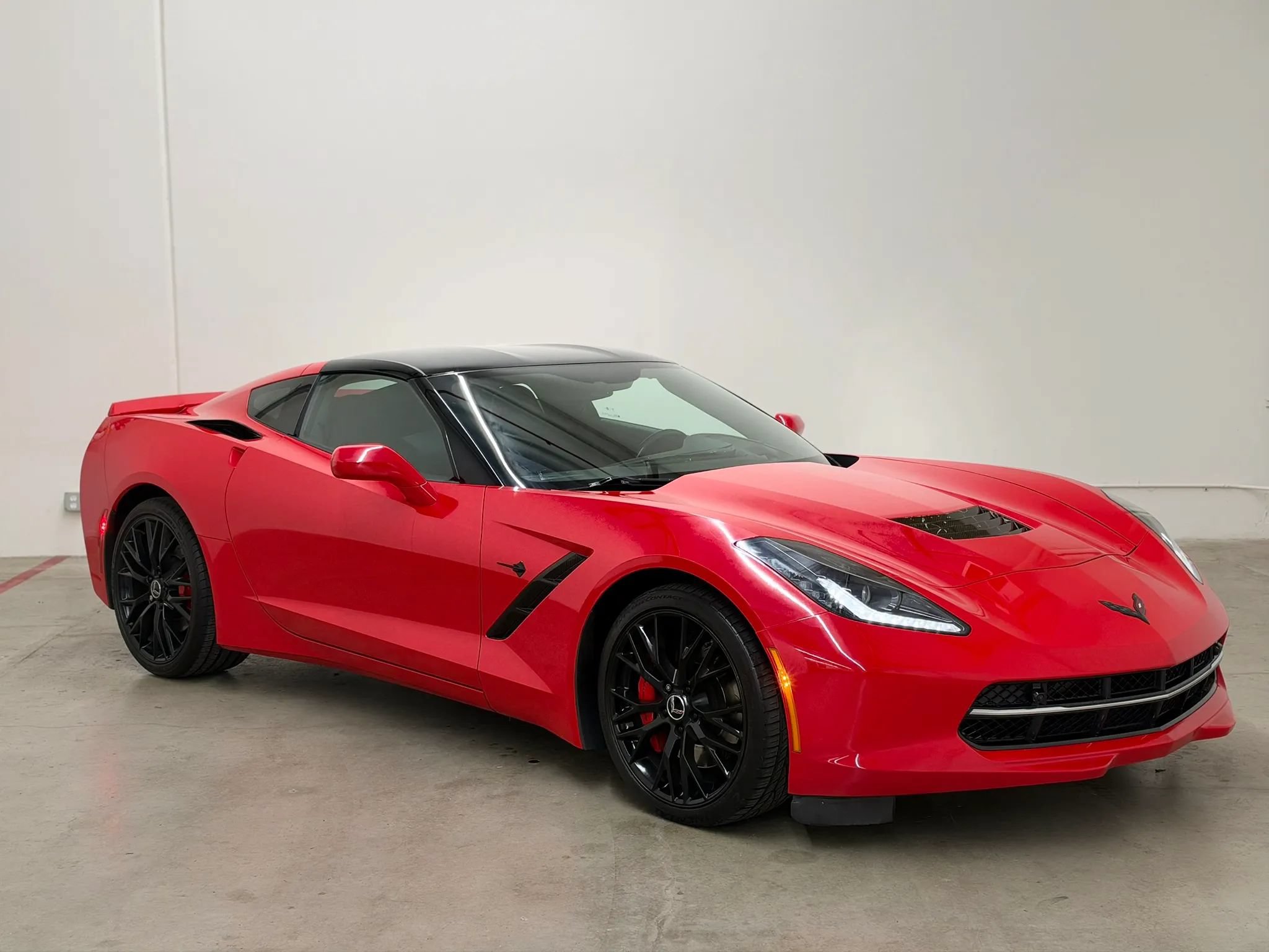 Used 2016 Chevrolet Corvette Stingray Coupe RWD image 2