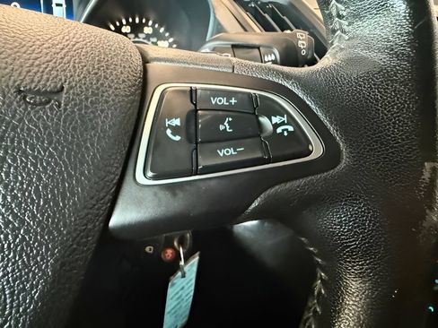 Used 2018 Ford Escape SE w/ SE Sport Appearance Package FWD image 19