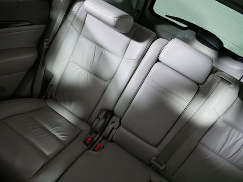 Used 2011 Jeep Grand Cherokee Laredo AWD/4WD image 12
