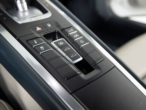 Certified 2017 Porsche 911 Carrera 4S image 28