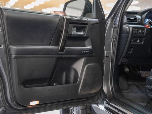 Used 2019 Toyota 4Runner Limited AWD/4WD image 38