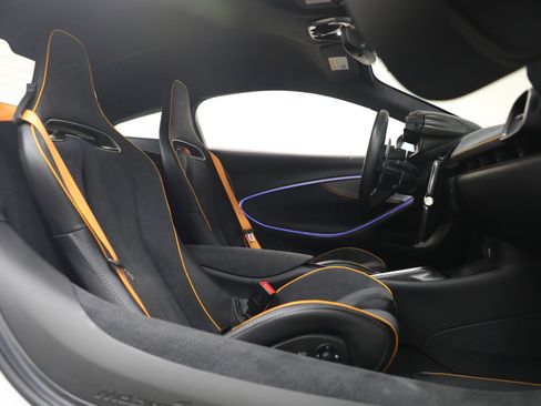 Used 2023 McLaren Artura RWD image 25