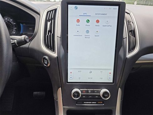 Used 2024 Ford Edge SE image 9