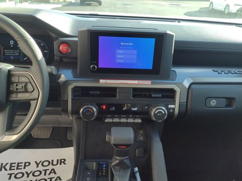 Used 2025 Toyota Tacoma TRD Off-Road image 17