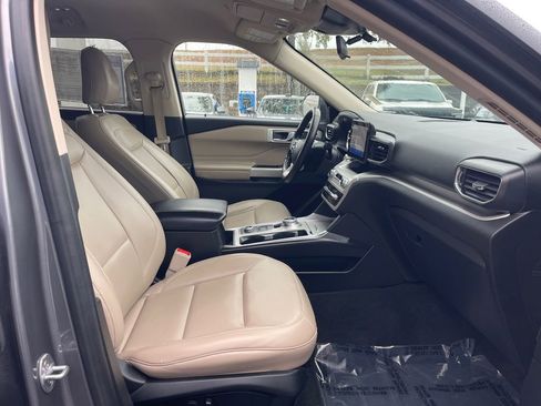 Used 2022 Ford Explorer XLT w/ Equipment Group 202A image 13