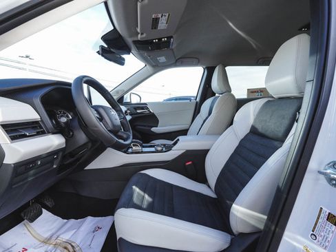 New 2026 Mitsubishi Outlander SE image 31