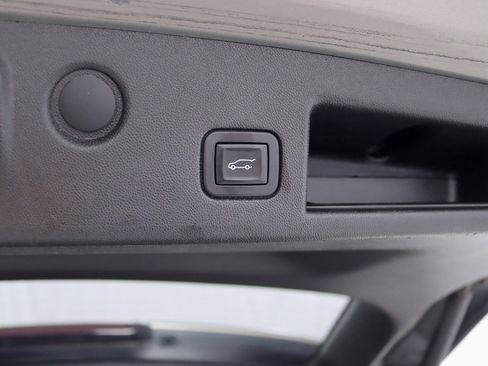 Used 2018 Chevrolet Equinox LT image 34