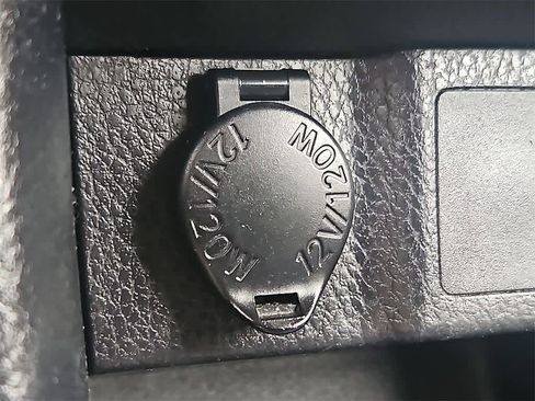 Used 2015 Toyota Corolla LE image 19