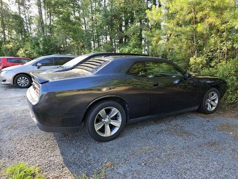 Used 2019 Dodge Challenger SXT RWD image 6