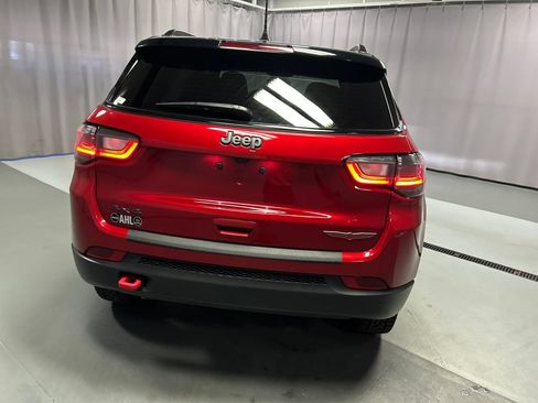 Used 2025 Jeep Compass Trailhawk w/ Trailhawk Elite Group AWD/4WD image 6
