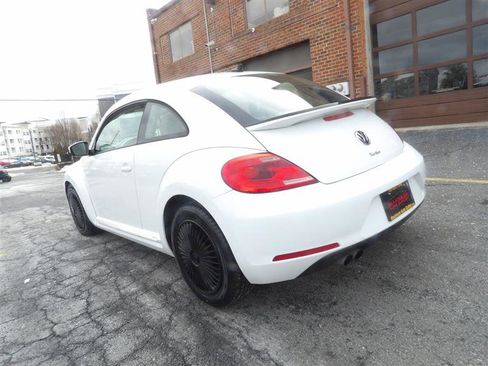 Used 2016 Volkswagen Beetle SE image 3