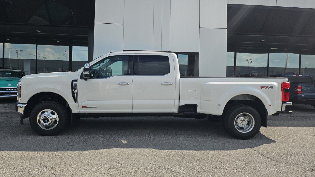 New 2027 Ford F350 Lariat w/ Lariat Ultimate Package AWD/4WD image 2
