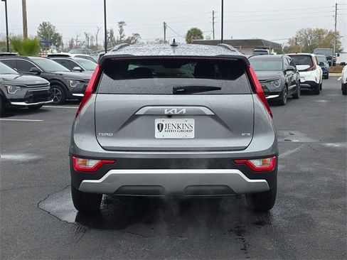 Used 2024 Kia Niro EX image 5