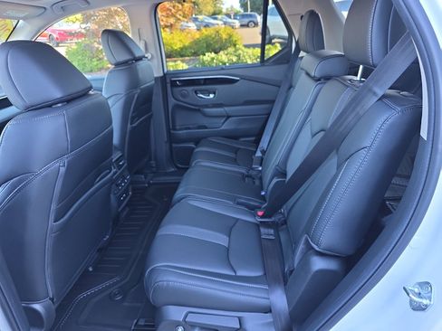 New 2025 Honda Pilot Touring image 15