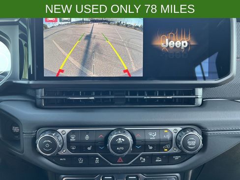 Used 2025 Jeep Wrangler Unlimited Rubicon image 4