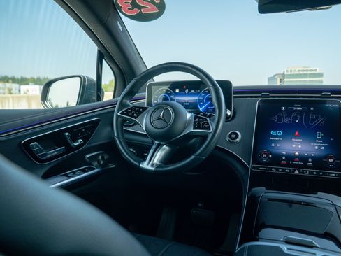 Certified 2023 Mercedes-Benz EQE 350+ 4MATIC SUV image 21
