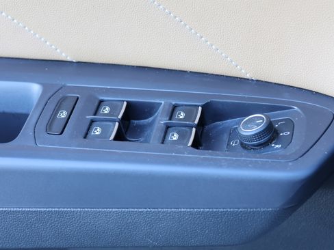 Used 2021 Volkswagen Atlas Cross Sport SEL Premium image 13