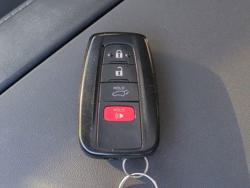 Used 2023 Toyota Highlander XLE image 33