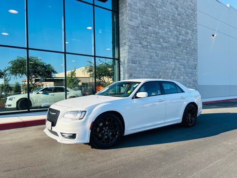 Used 2019 Chrysler 300 S w/ S Model Appearance Package RWD image 5