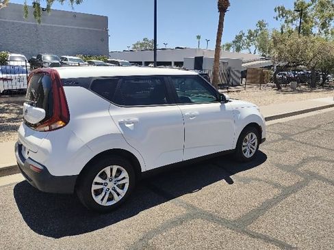 Certified 2021 Kia Soul LX FWD image 4