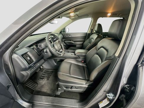Used 2025 Nissan Pathfinder SL AWD/4WD image 13