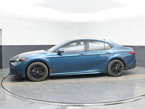 Used 2025 Toyota Camry SE image 6