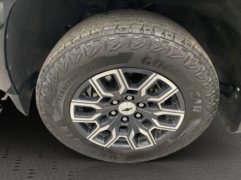 Used 2023 Chevrolet Colorado Z71 w/ Z71 Convenience Package 2 AWD/4WD image 16