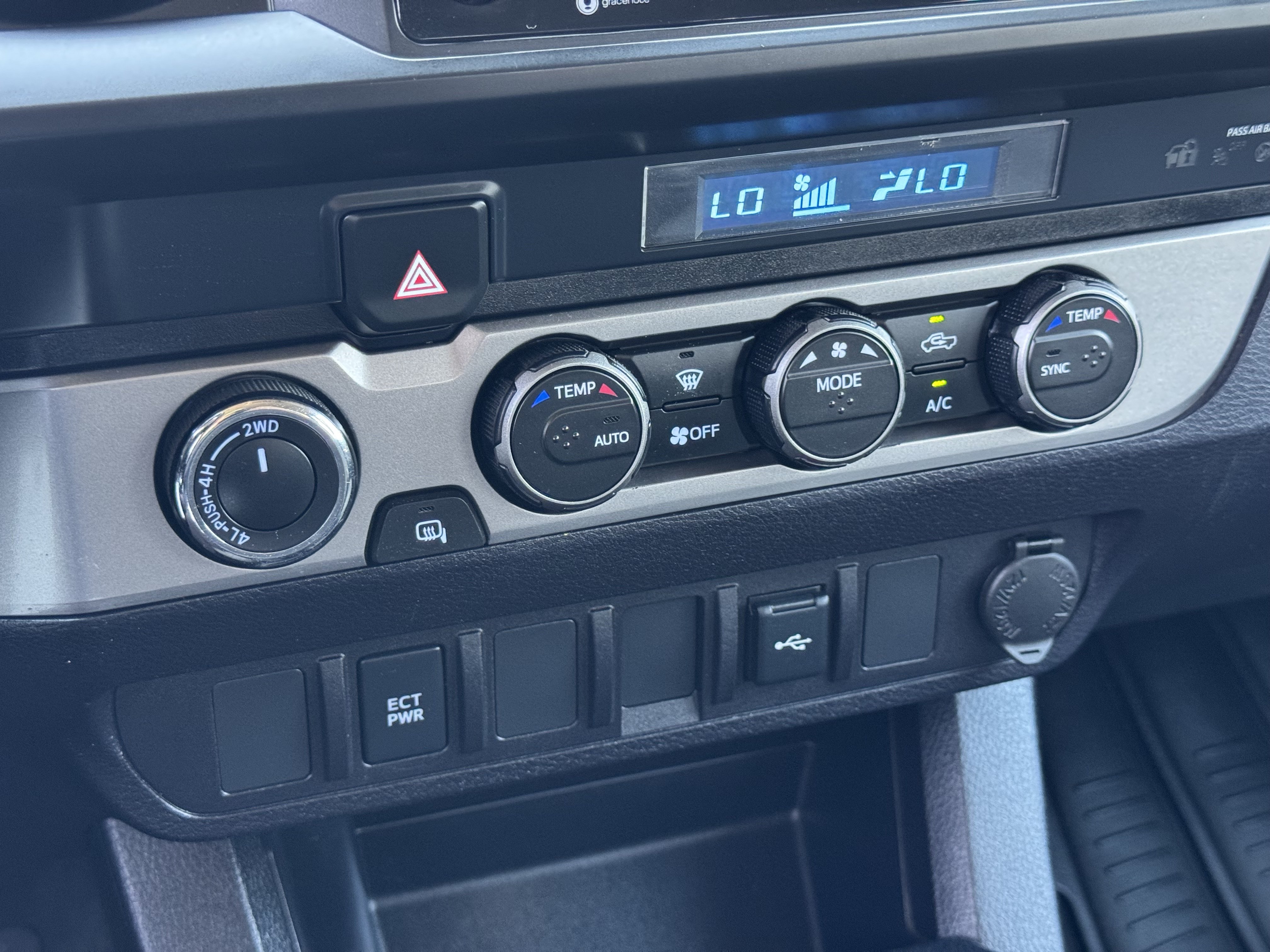 Used 2021 Toyota Tacoma SR AWD/4WD image 29