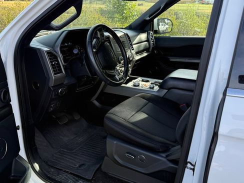 Used 2018 Ford Expedition XLT AWD/4WD image 3